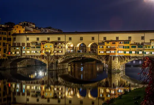 Ponte Vecchio illuminato di notte