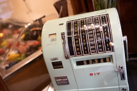Il vecchio registratore di cassa della trattoria