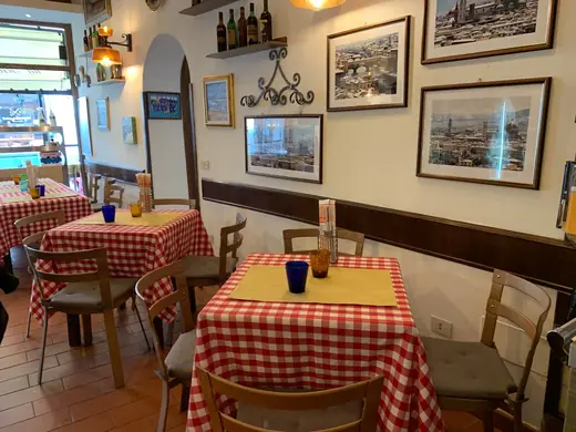 L’ambiente rustico e raccolto della trattoria