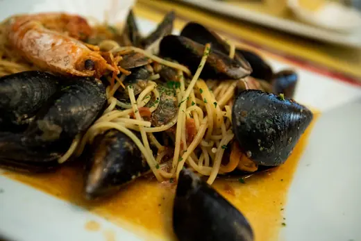 Spaghetti allo scoglio con cozze e gamberi