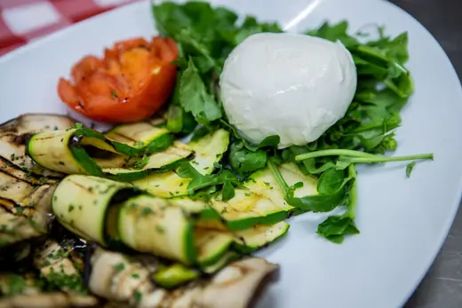 Zucchine grigliate con burrata e rucola